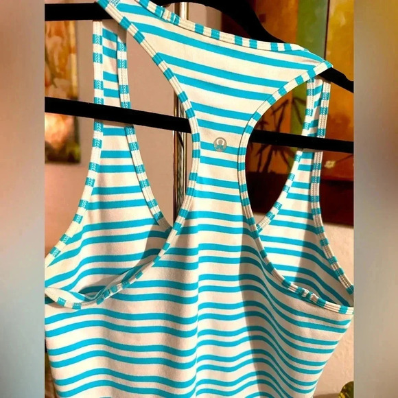 Lululemon athletica tops size 6 - Picture 2 of 3